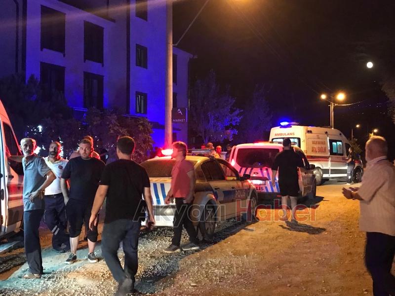 Kardeşlerin kavgasını ayırırken bıçaklandı