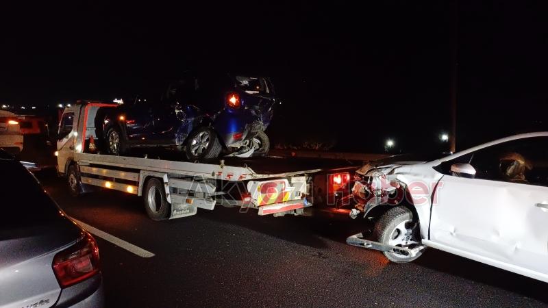 Lastik patladı 6 araç birbirine girdi