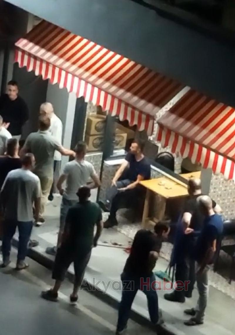 Kahvehane önünde silahla vuruldu