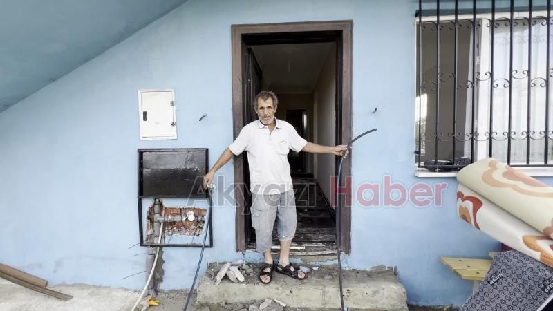 Yok böylesi; Eve hortum sokup suyla doldurdular