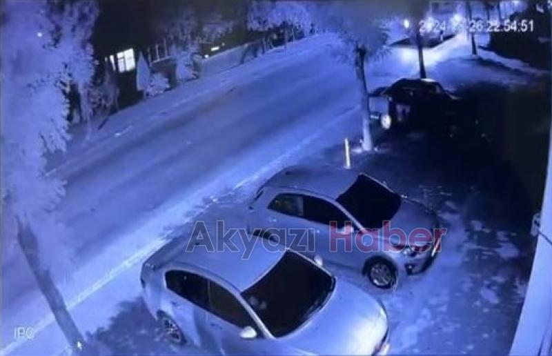 Otomobil karşı şeride geçerek işçi servisiyle kafa kafaya çarpıştı