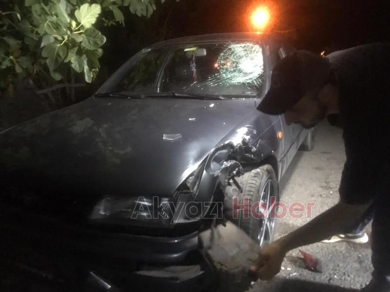 Motosiklet otomobille çarpıştı 2 yaralı