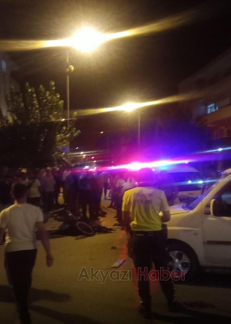 Hafif ticari araç motosikletle çarpıştı