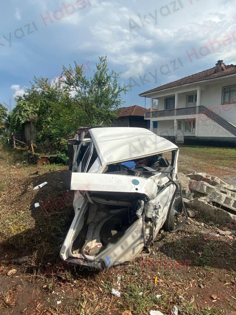 Otomobil duvara çarptı sürücü ağır yaralı