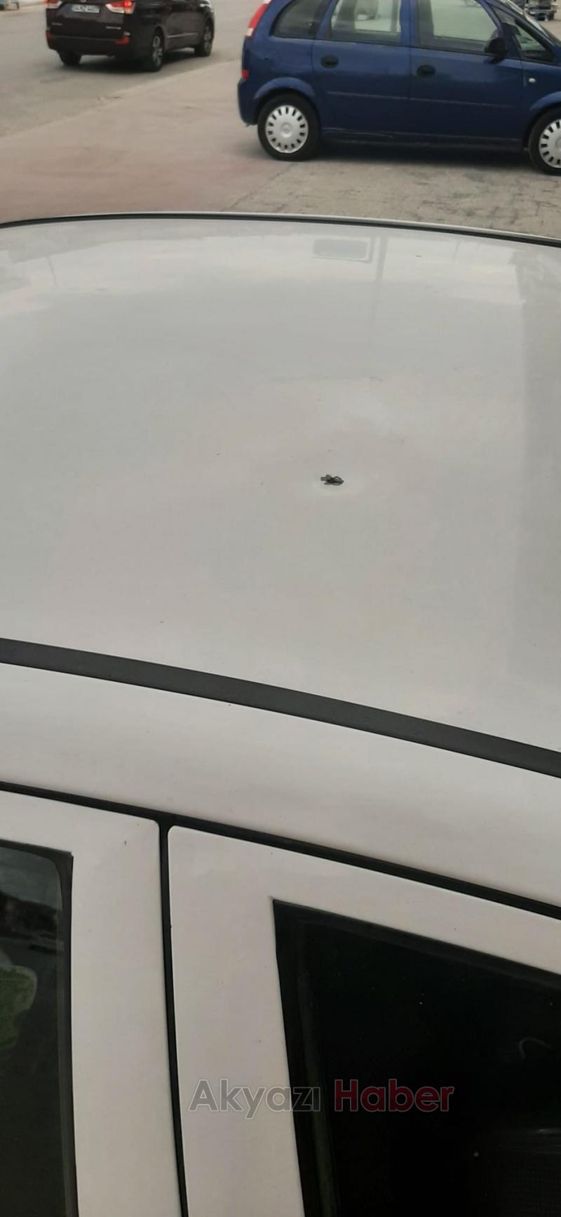 Otomobile yorgun mermi isabet etti