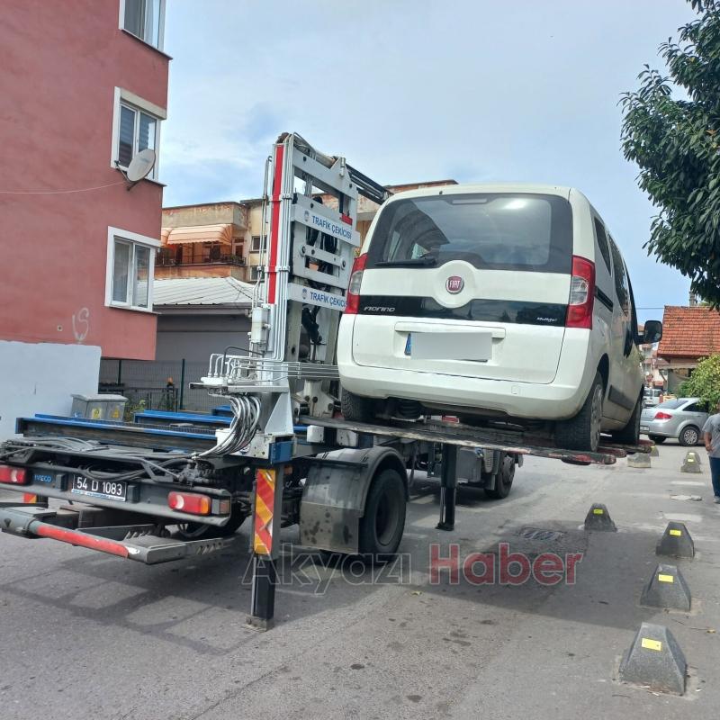 Adapazarı şehir merkezinde 160 araca park cezası kesildi