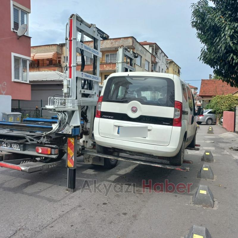 Adapazarı şehir merkezinde 160 araca park cezası kesildi