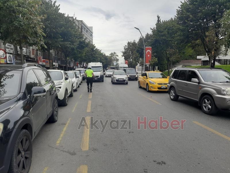 Adapazarı şehir merkezinde 160 araca park cezası kesildi