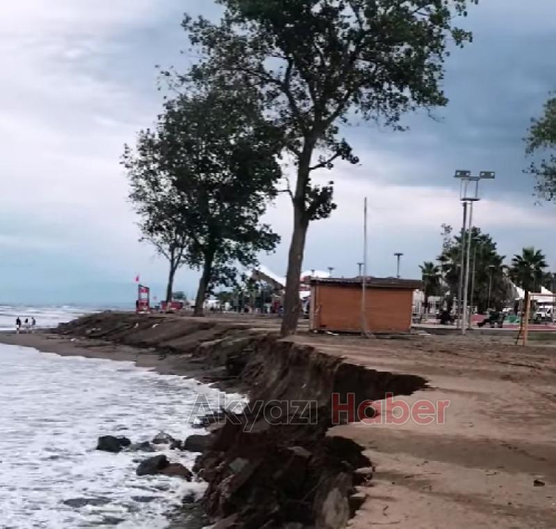 Karasu'da deniz sahilden 50 metre daha içeri girdi