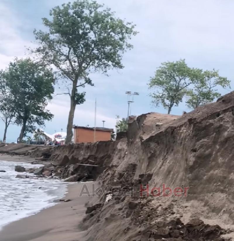Karasu'da deniz sahilden 50 metre daha içeri girdi