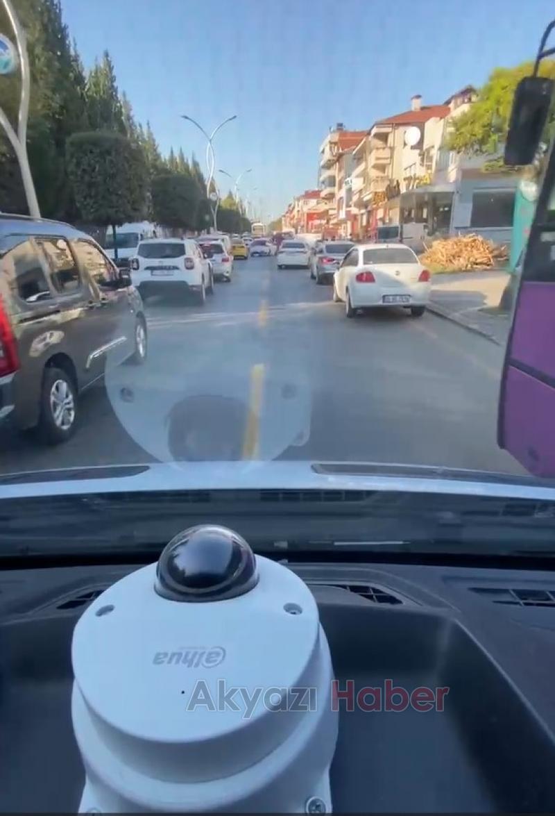 Sürücüler ambulansa böyle yol açtı