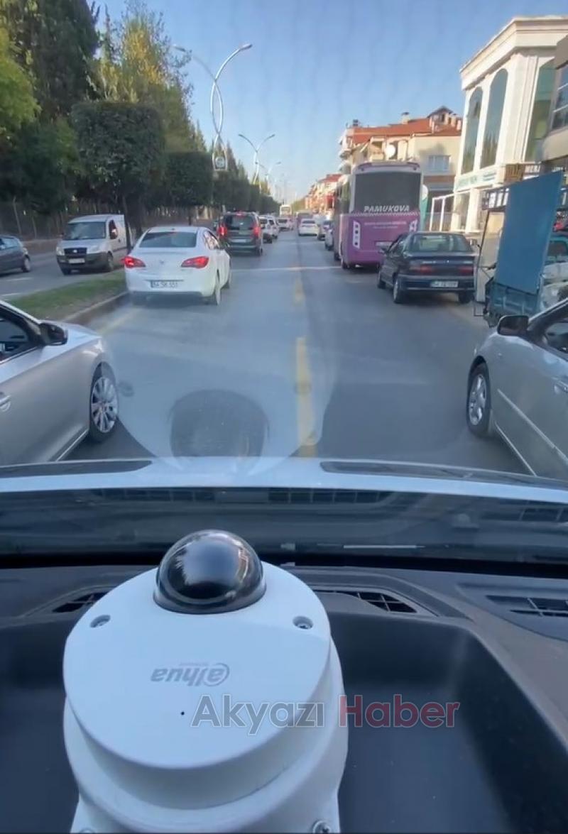Sürücüler ambulansa böyle yol açtı