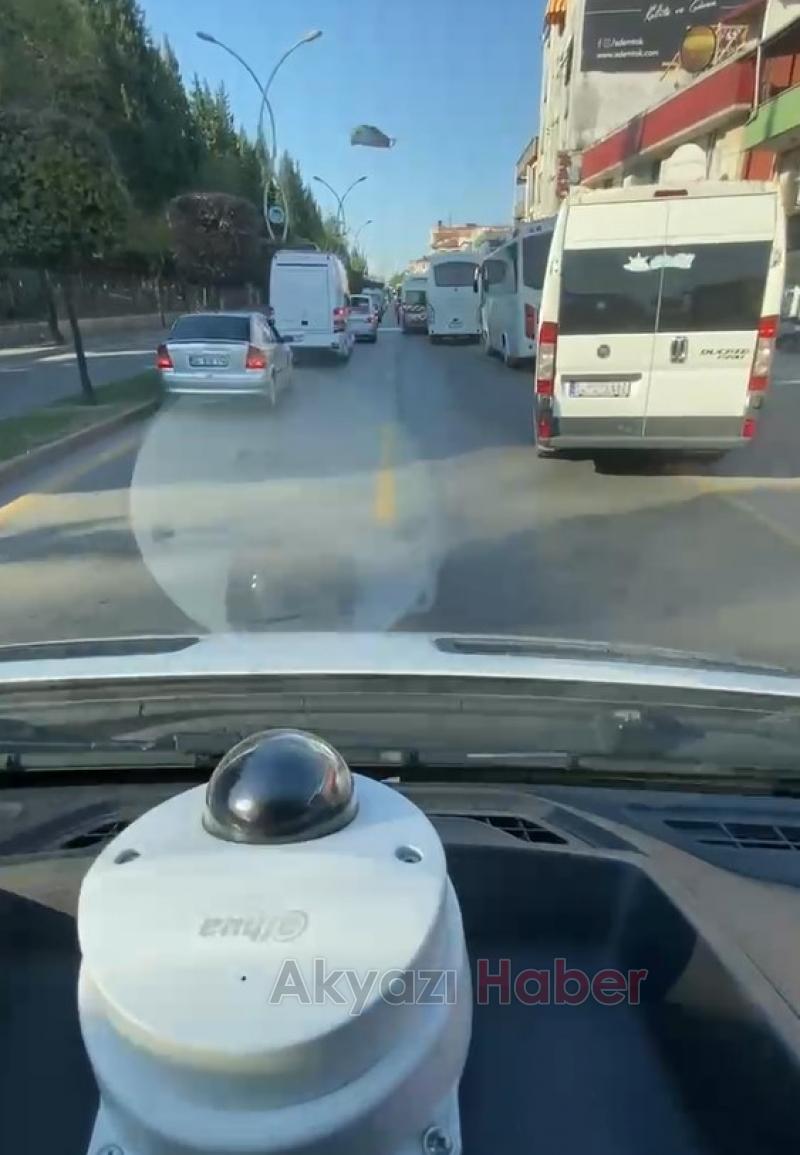 Sürücüler ambulansa böyle yol açtı