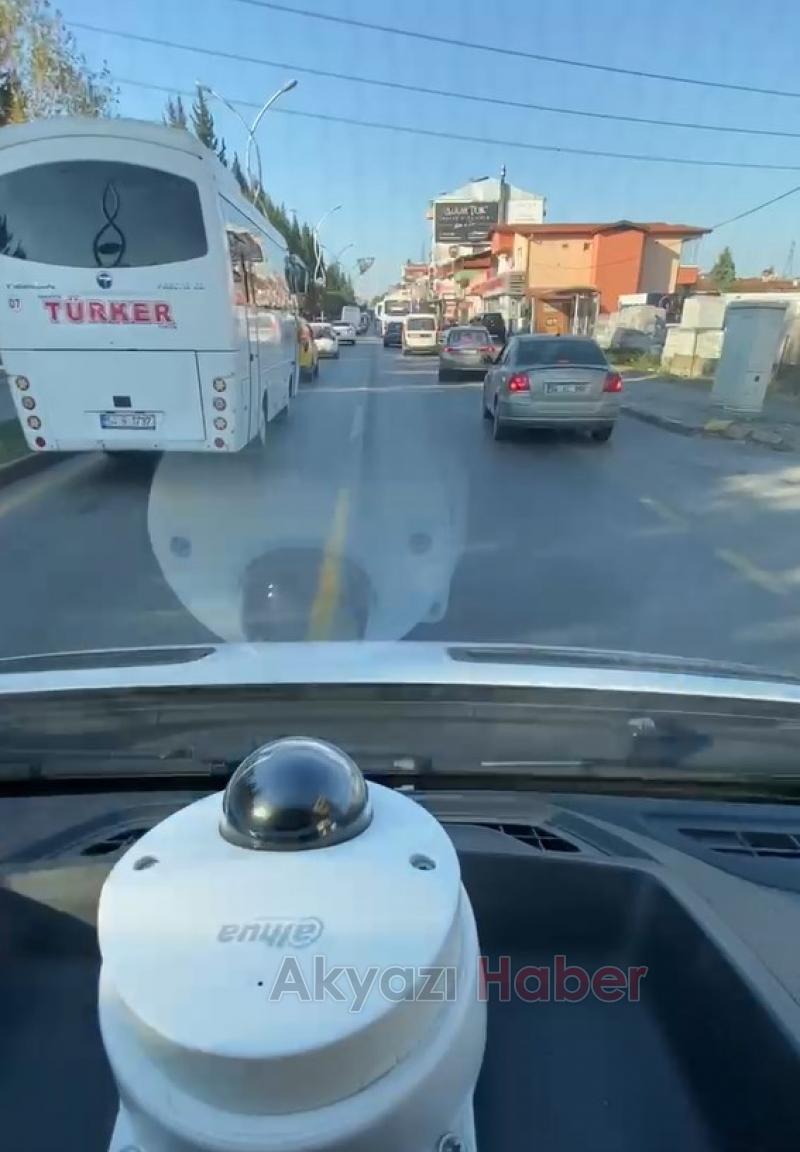 Sürücüler ambulansa böyle yol açtı