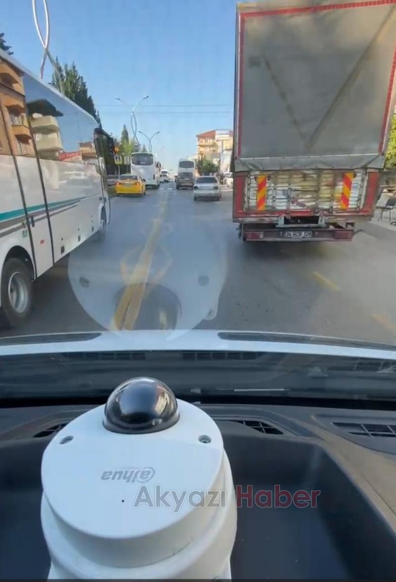 Sürücüler ambulansa böyle yol açtı