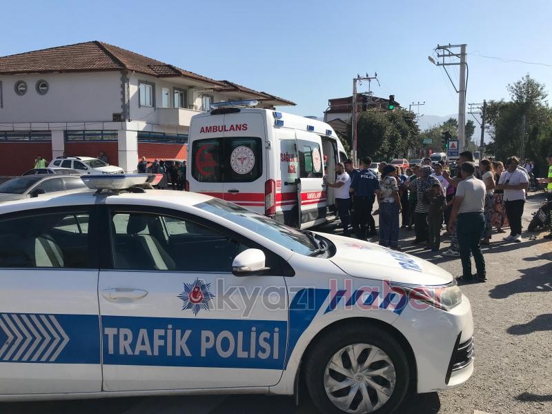 Otomobille çarpışan motosikletteki 2 kişi yaralandı