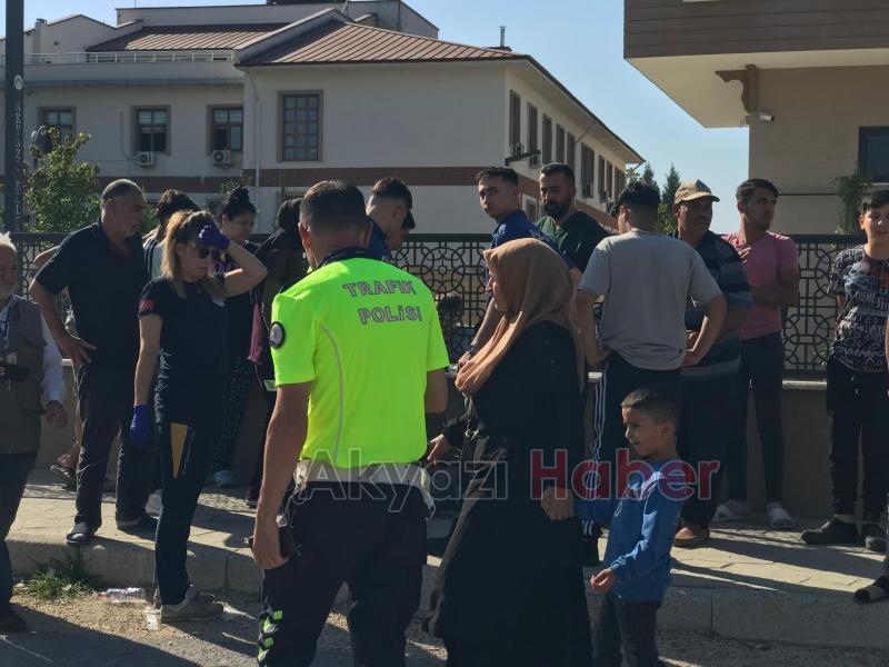 Otomobille çarpışan motosikletteki 2 kişi yaralandı