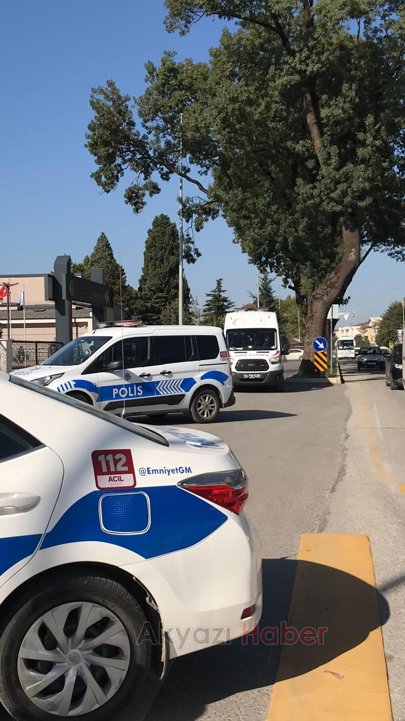 Otomobille çarpışan motosikletteki 2 kişi yaralandı