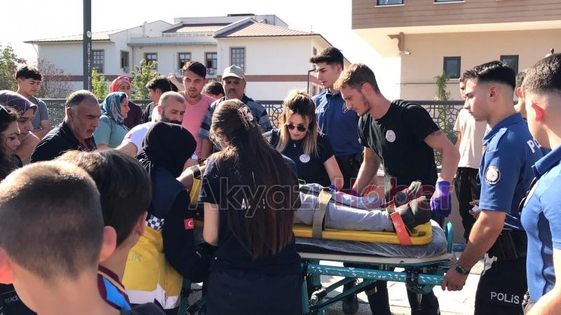 Otomobille çarpışan motosikletteki 2 kişi yaralandı