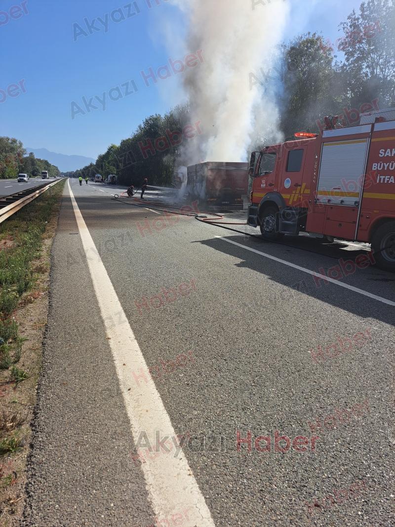 Otoyolda çarpışan tırlar alev topuna döndü