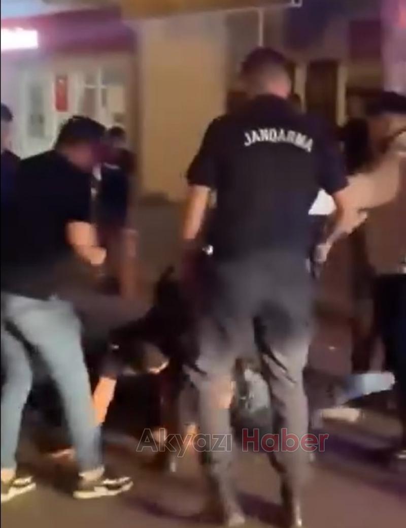 Bıçaklama sonrası polislere saldırdılar 3 gözaltı