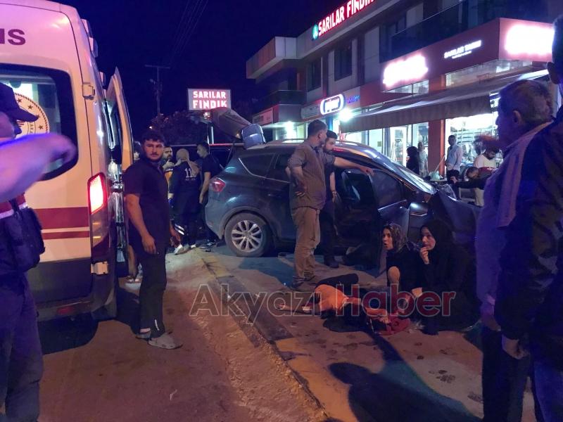 Akyazı da feci kaza 4 yaralı