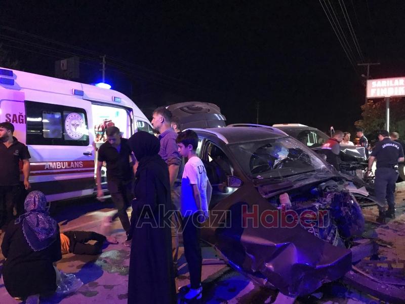 Akyazı da feci kaza 4 yaralı