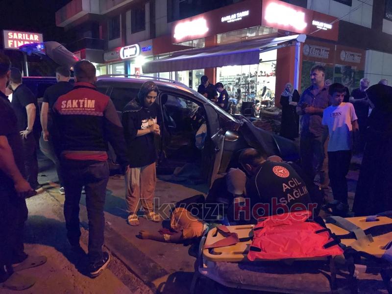 Akyazı da feci kaza 4 yaralı
