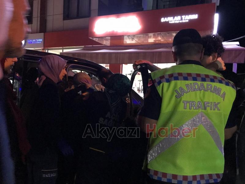 Akyazı da feci kaza 4 yaralı