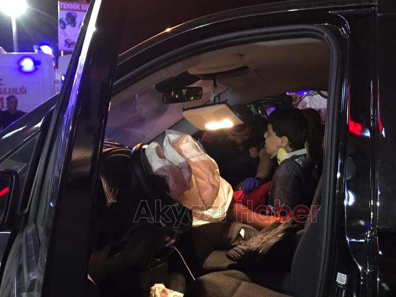 Akyazı da feci kaza 4 yaralı