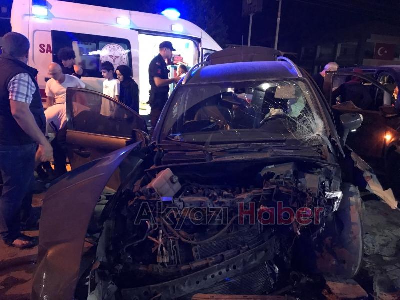 Akyazı da feci kaza 4 yaralı