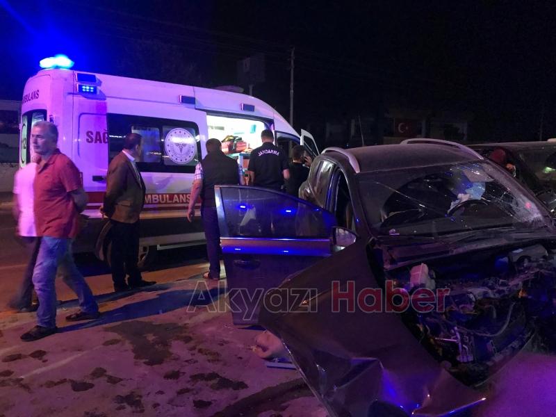 Akyazı da feci kaza 4 yaralı