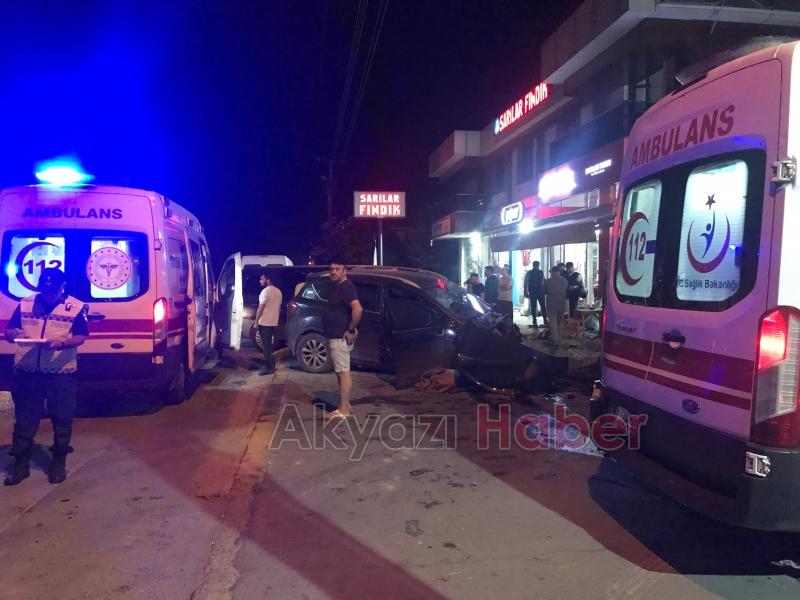 Akyazı da feci kaza 4 yaralı