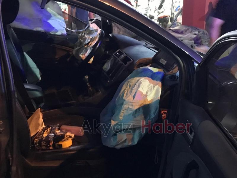 Akyazı da feci kaza 4 yaralı