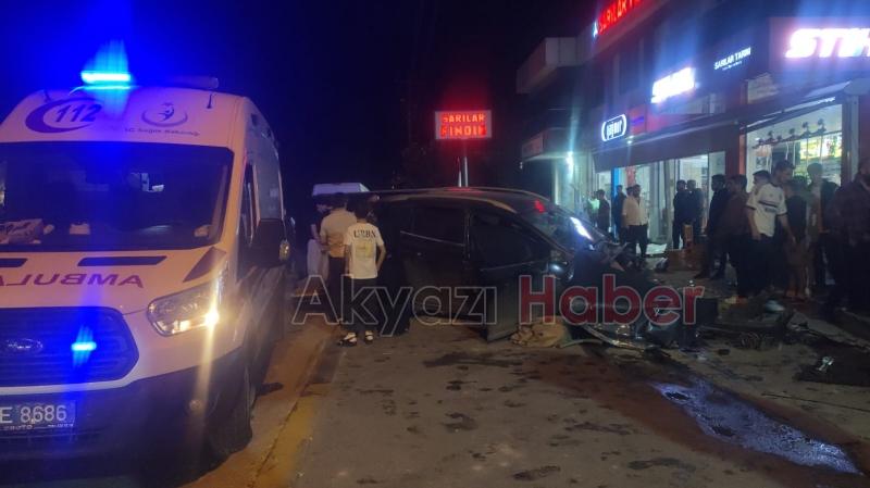 Akyazı da feci kaza 4 yaralı