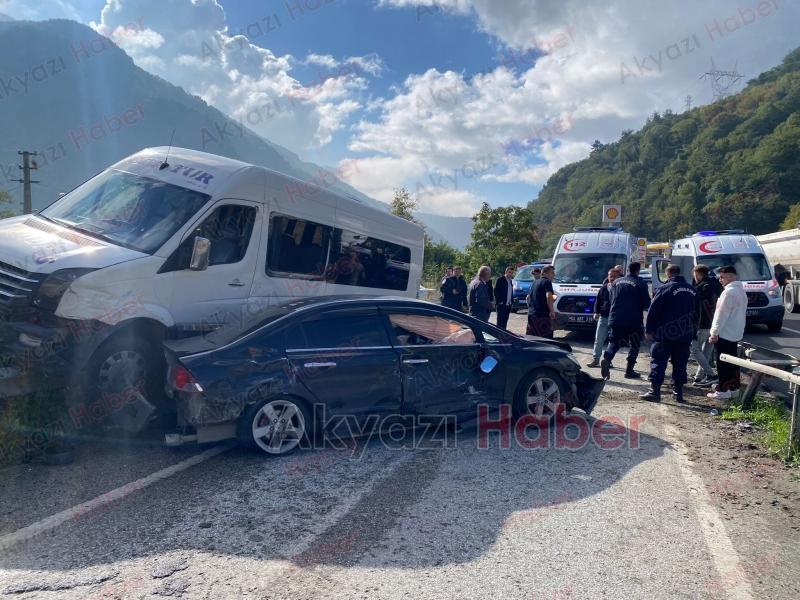 D 650 de kaza 14 kişi ölümden döndü