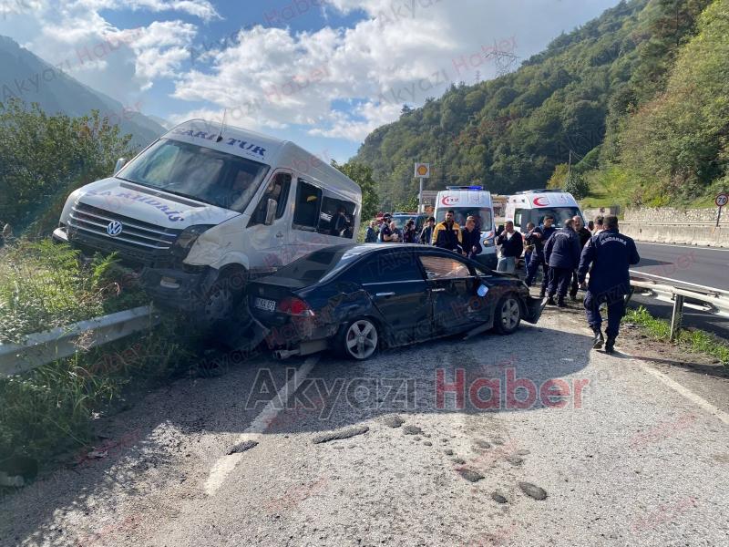 D 650 de kaza 14 kişi ölümden döndü