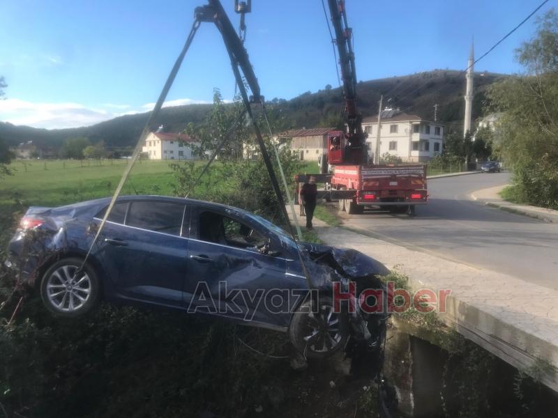 Otomobil dereye uçtu 1 yaralı