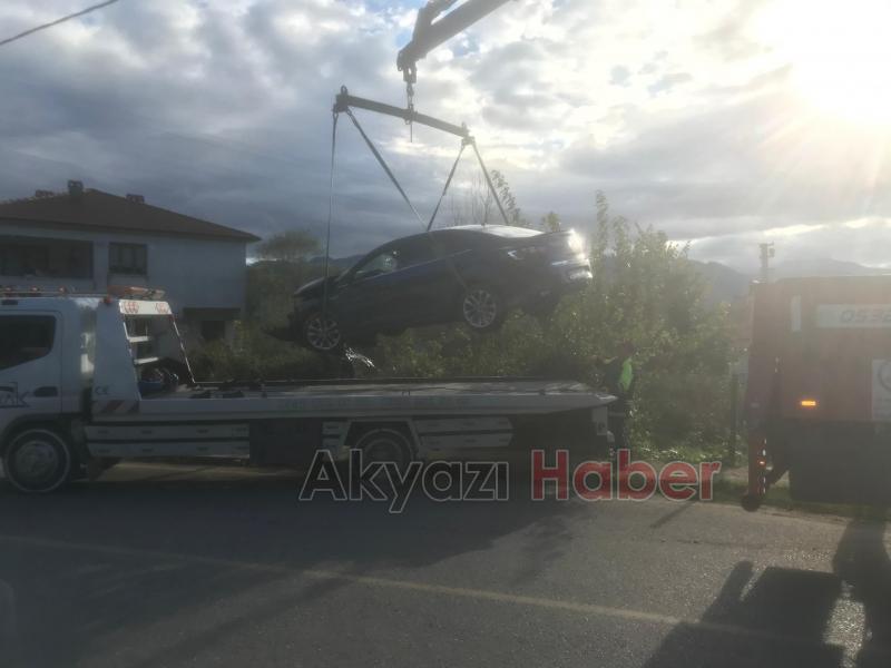 Otomobil dereye uçtu 1 yaralı