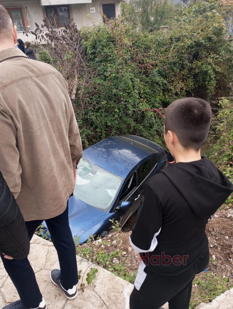 Otomobil dereye uçtu 1 yaralı