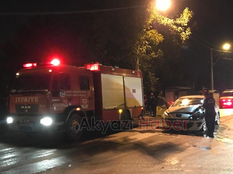 Caddede iki araç çarpıştı 2 yaralı