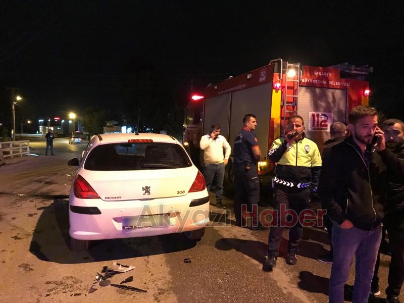 Caddede iki araç çarpıştı 2 yaralı