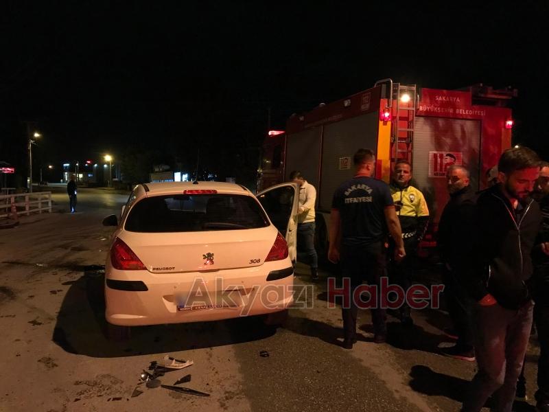 Caddede iki araç çarpıştı 2 yaralı