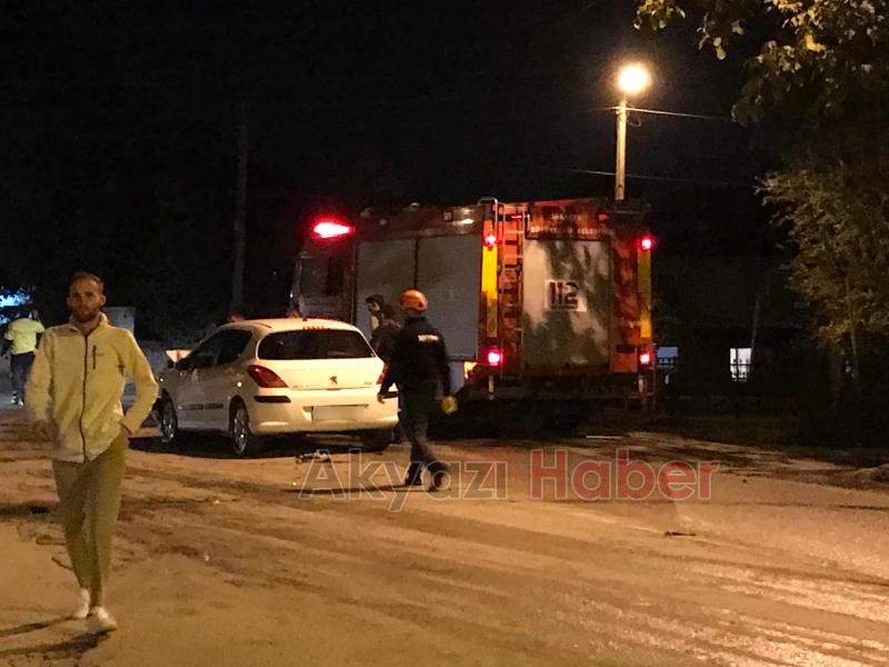 Caddede iki araç çarpıştı 2 yaralı