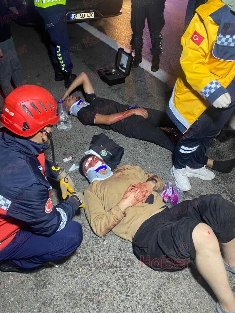 Tıra çarpan kamyonette sıkıştılar