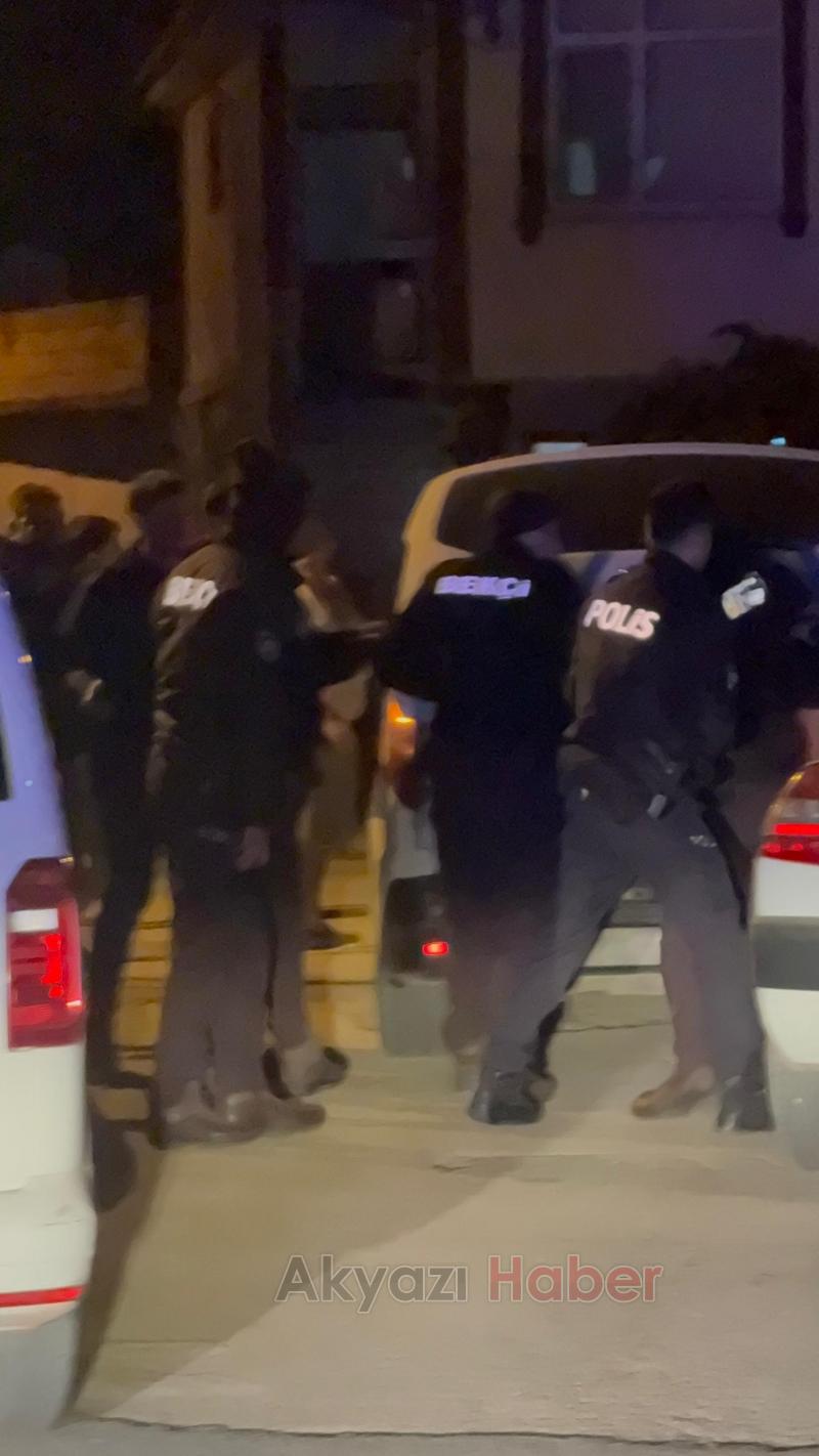 Akyazı'da kavga biri bekçi 3 yaralı