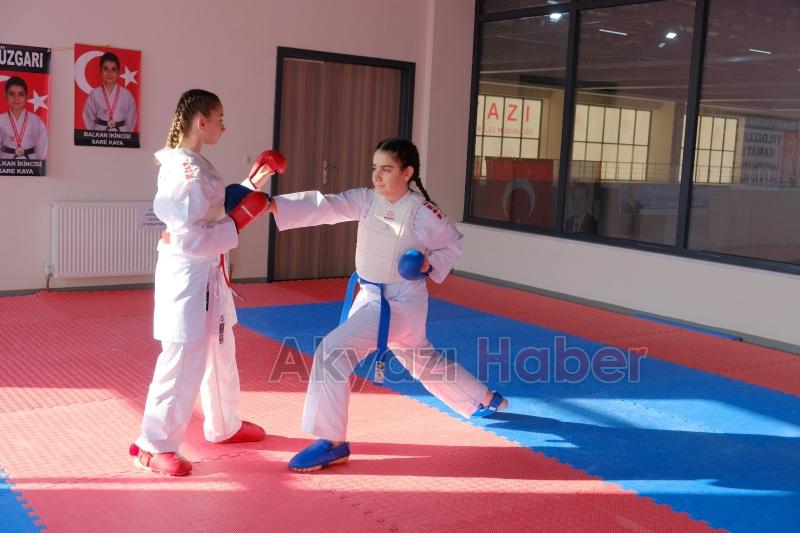 Ağabeyine heveslendi Milli Karateci oldu