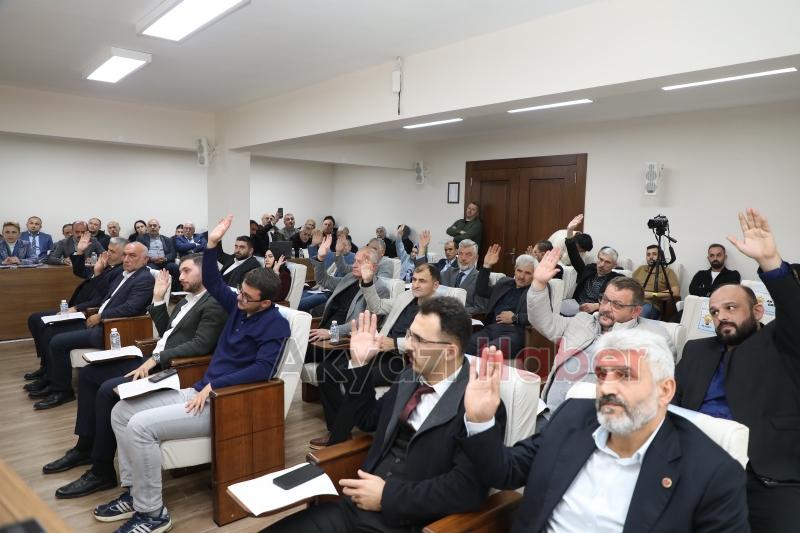 Akyazı Belediye Meclisinde parti içi bölünmeler yaşanıyor