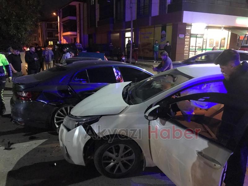Akyazı da zincirleme kaza 2 yaralı