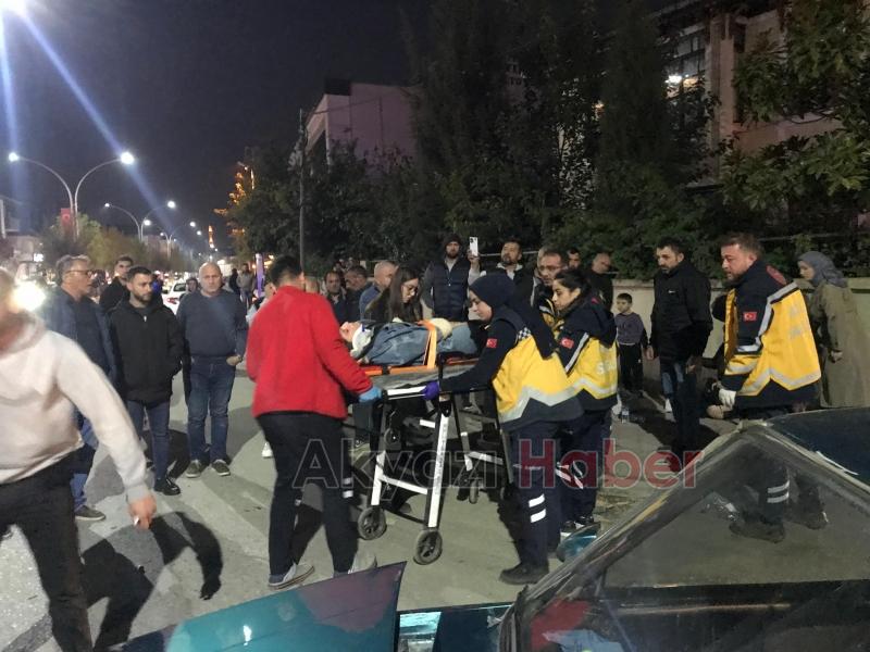 Akyazı da zincirleme kaza 2 yaralı